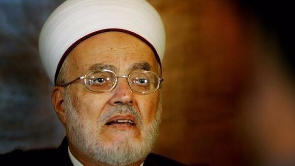 Sheikh Ekrima Sabri is banned by the Israeli authorities from travel for one month (AFP/File Photo)
