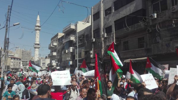 Protesters march in downtown Amman against the deal with Israel. (AlBawaba/Justin Clark)