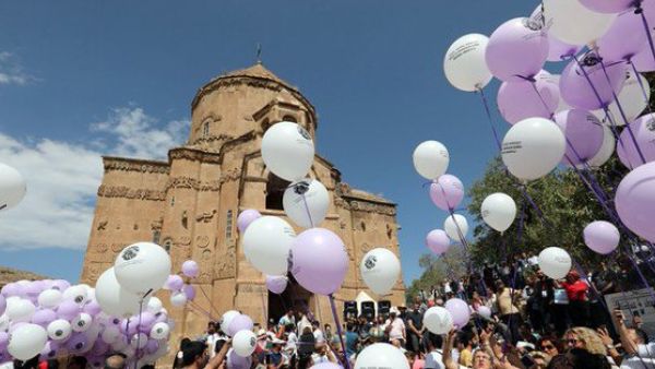 Service at Akdamar Church in Turkey's Lake Van resumes (Twitter)