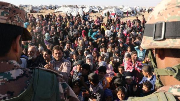Syrian refugees are seen stranded at the Jordanian border. (AFP/Khalil Mazraawi)