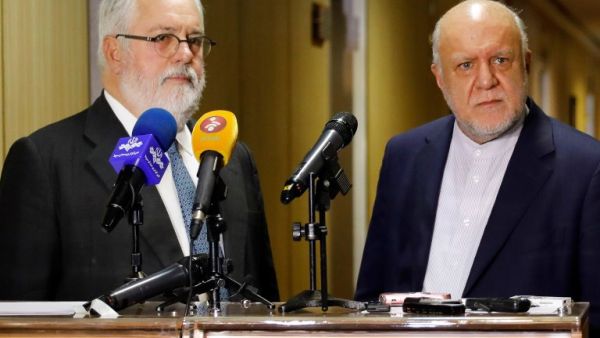 Iranian Oil Minister Bijan Namdar Zanganeh (R) and Miguel Arias Canete, European Union Energy Commissioner (AFP/File Photo)	