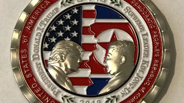 A commemorative coin for the upcoming U.S. and North Korean meeting is seen at White House, (AFP/File Photo)