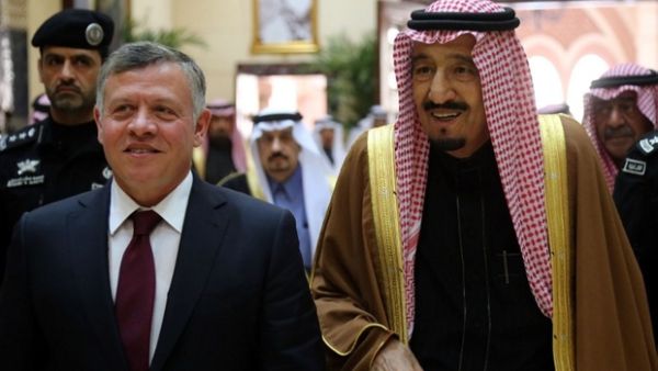 Jordanian King Abdullah II and Saudi King Salman bin Abdulaziz in Riyadh (AFP/ File Photo)
