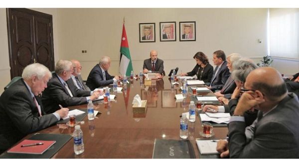 Prime Minister Omar Razzaz meets with the International Advisory Group in Amman on Thursday. (Jordan Times) Prime Minister Omar Razzaz meets with the International Advisory Group in Amman on Thursday. (Jordan Times)