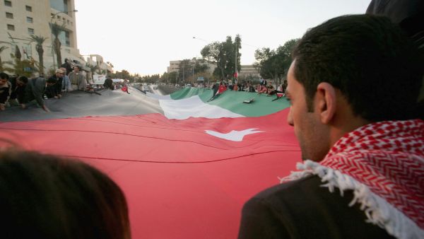 قال البيان اننا نعزي انفسنا اولا ونقدم خالص تعازينا لذوي الشهداء الخمسة 