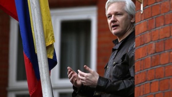 الإكوادور: الرئيس لم يأمر بإبعاد أسانج من سفارة البلاد في لندن
