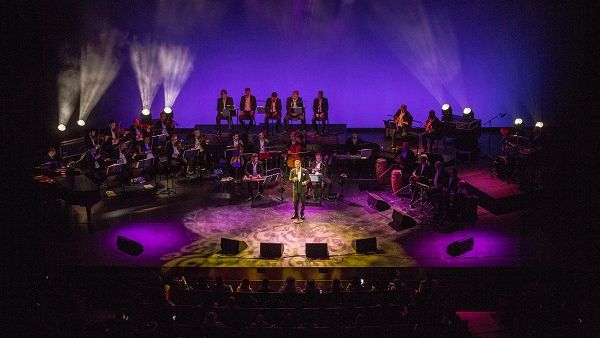Kadim Al Sahir on Stage Kadim Al Sahir on Stage