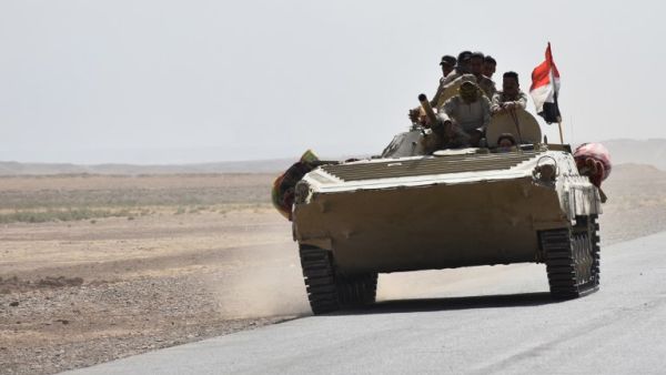 Iraqi army reinforcements drive down a road, linking Hawija to Kirkuk, near the village of Khabbaz on October 7, 2017. (AFP PHOTO / Marwan IBRAHIM)