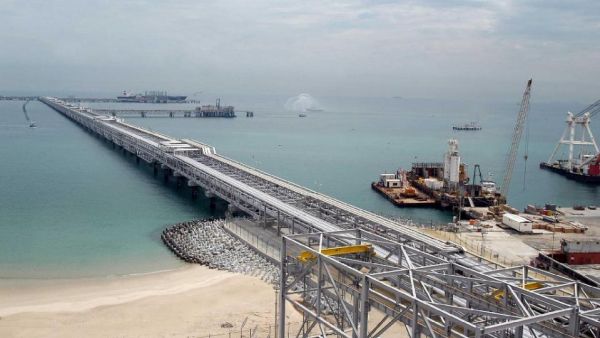 The pier at the Al-Ahmadi refinery in Kuwait. Kuwait's economy is shifting drastically as oil prices continue to drop. (AFP/Yasser Al-Zayyat)