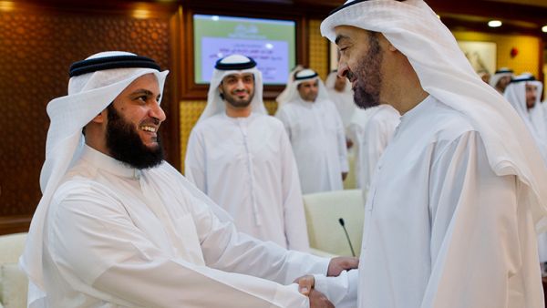 Sheikh Mishary Rashid Alafasy (left) delivers a Ramadan lecture at Abu Dhabi in 2012. (Majlis Mohammed Bin Zayed)