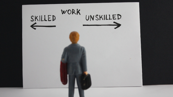 Workers who make up this percentage do not have intermediate or university degrees, the minister explained, adding that they need to be “filtered” through a mechanism that assesses the actual need for their services. (Shutterstock)