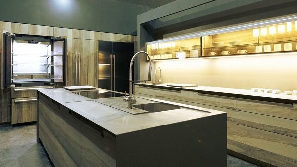 The design of SIGNATURE KITCHEN SUITE embodies a spirit of advanced craftsmanship, innovative performance, enhanced usability and premium service. The design of SIGNATURE KITCHEN SUITE embodies a spirit of advanced craftsmanship, innovative performance, enhanced usability and premium service.