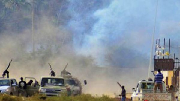 اشتباكات عنيفة قرب الثكنة العسكرية الرئيسية للقوات الخاصة الليبية في بنغازي