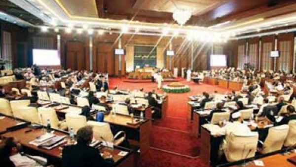 استثنى البرلمان الليبي في تعديله الجديد، جميع من انشق عن نظام القذافي وشارك في الثورة ضده.