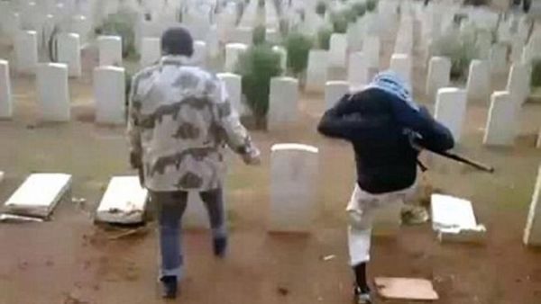 كلينتون اعترفت بالتقصير 