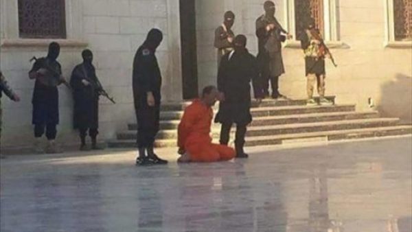 تنفيذ حكم الإعدام (قطع الرأس) بحق جندي بالجيش الليبي