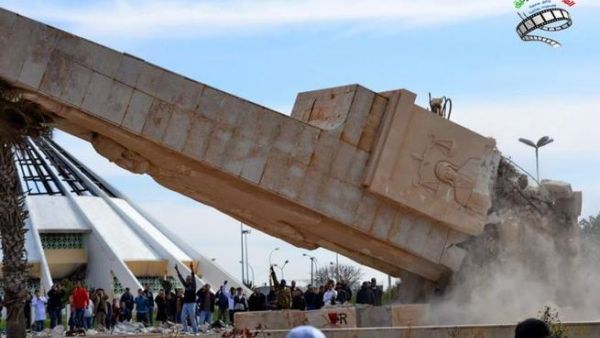 تحطيم التمثال/انترنت