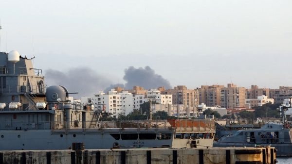 Smoke rises in the center of the Libyan capital of Tripoli after the clashes on May 26, 2017. (Mahmud Turkia/AFP)