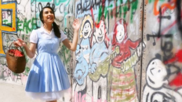 In a first-of-its-kind production Palestinian artist Lina Sleibi has joined forces with European producer Johno to put out an inspiring Arabic cover version of classic film ballad “Over The Rainbow” from The Wizard of Oz . (Source: Mastermind Promotion)