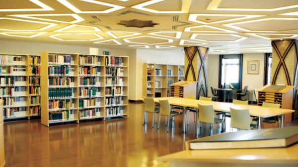مكتبة جامع الشيخ زايد الكبير.