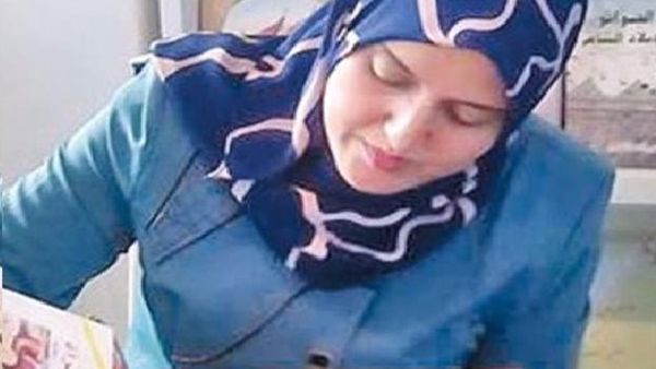 الروائية عائشة بنور