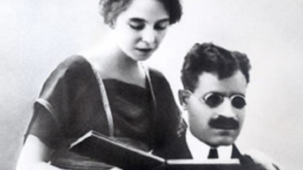 عميد الأدب العربي "طه حسين"