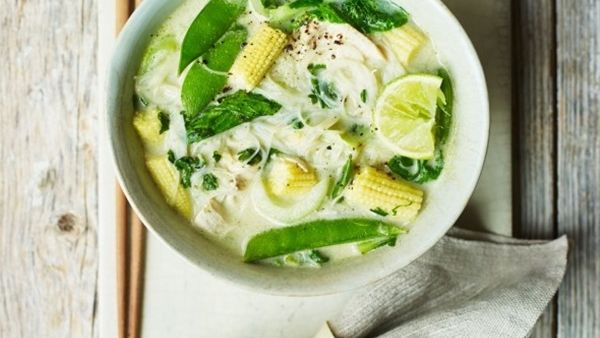 حساء الدجاج التايلندي