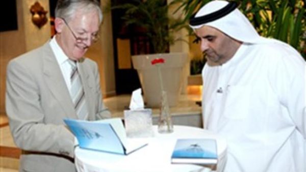 توقيع النسخة العربية من كتاب "الطاقات المتجددة" للمؤلف جاك فيرنيي