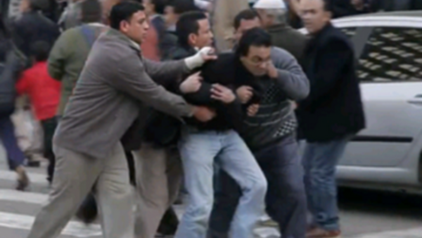 وائل غنيم يطلق النسخة العربية من كتابه "ثورة 2" اليوم