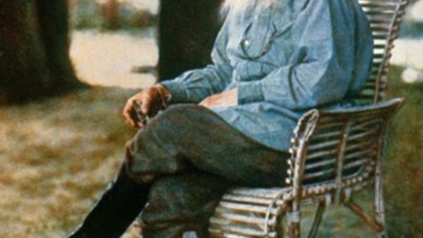صدر مؤخرا كتاب عن حياة الأديب الروسي الكبير تولستوي 