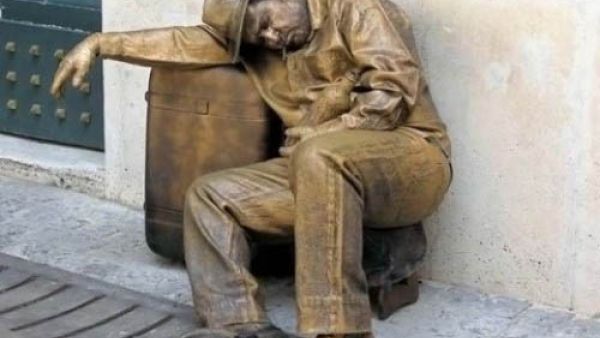 الصيدلي بعدما طعن في المهنة