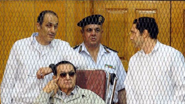 President Hosni Mubarak and his two sons (Twitter)