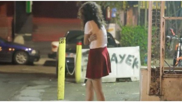 Manal, a Lebanese young woman who acts as a rape victim to monitor how will people handle her issue.