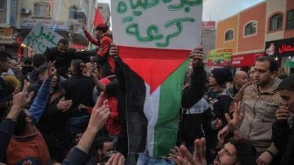 Protesters in Gaza holding sign that reads: "We want decent life". (Twitter/@raid1002)