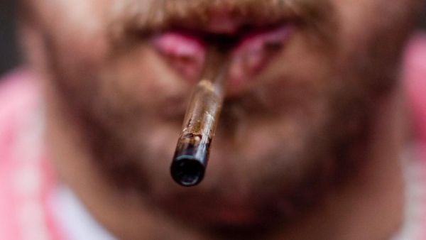 Crack Pipe (Twitter)