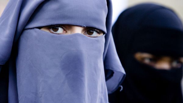هل سيحظر المغرب ارتداء البرقع بعد منع بيعه؟!
 هل سيحظر المغرب ارتداء البرقع بعد منع بيعه؟!