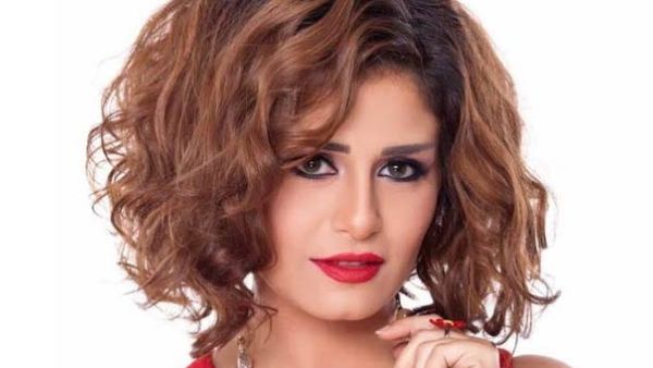 منة فضالي بالشورت