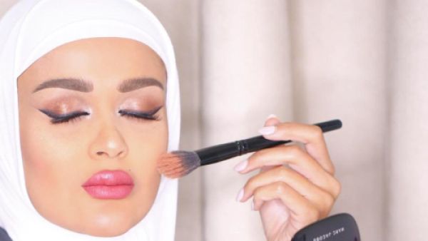 لفتت مدونة الموضة مرمر الأنظار لها، خاصة وأنها تتميز بأسلوب خاص للغاية