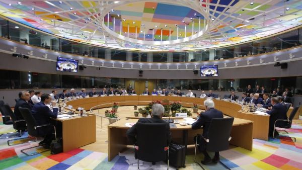 A general view of UE leaders with Britain's Prime Minister Theresa May (background) during a special meeting of the European Council. (OLIVIER HOSLET / POOL / EPA / AFP)
