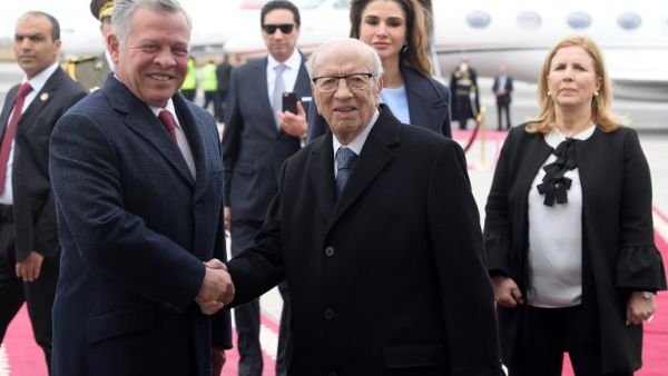 Tunisian President Beji Caid Essebsi (C) greets Jordanian King Abdullah II (L) upon his arrival in the capital Tunis on February 3, 2019. (AFP)
