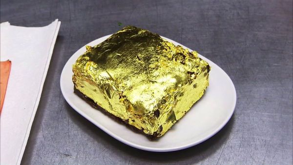 Los Angeles Restaurant Creates Stunning $500 24-Karat Gold Brownies. (Twitter)