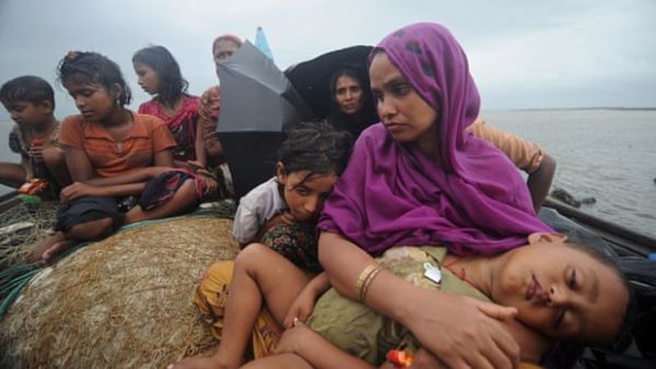 Rohingya Muslims trying to cross the Naf river into Bangladesh to escape sectarian violence in Burma. (AFP)