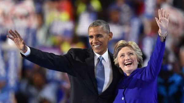 Barack Obama urges the United States to vote for Hillary Clinton for the White House. (AFP Photo)