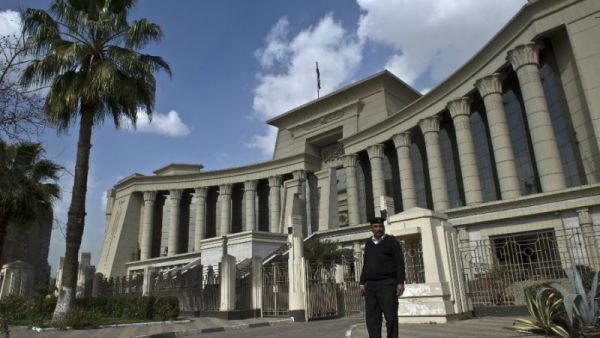 An Egyptian policeman stands guard outside the Supreme Constitutional Court in Cairo. (AFP/File)