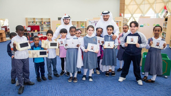 الكتاب إلكتروني غير تقليدي ويتضمن مقاطع مرئية تسرد تفاصيل سيرة حياة الوالد المؤسس مدعمة بصوت الشيخ زايد لنقل رسائل تحث على العمل والعطاء وترسيخ قيم التسامح والاخلاص.