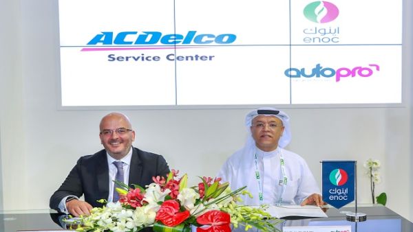 Mohammed Al Fayyad, Director of Customer Care and Aftersales, General Motors Africa and Middle East, and Zaid Alqufaidi, Managing Director, ENOC Retail Mohammed Al Fayyad, Director of Customer Care and Aftersales, General Motors Africa and Middle East, and Zaid Alqufaidi, Managing Director, ENOC Retail