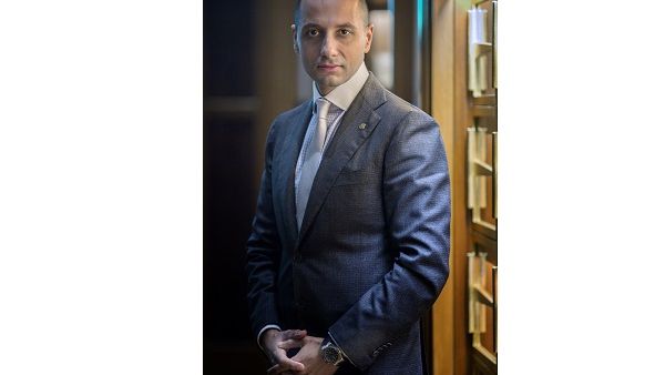 مصطفى صقر , المدير العام لفندق سانت ريجيس أبوظبي