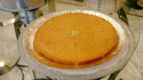 كنافة بالكريمة والتمر بالكراميل
