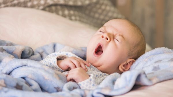 احرصي على أن ينام بمفرده ومن دون مساعده في سرير خاص

