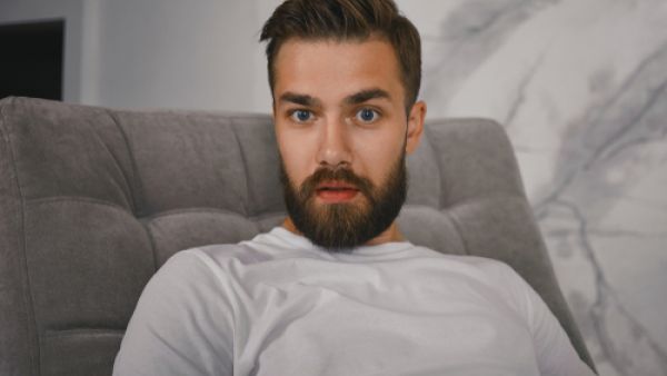 من أسباب بطء نمو اللحية قلّة التّغذية ونقص الفيتامينات

